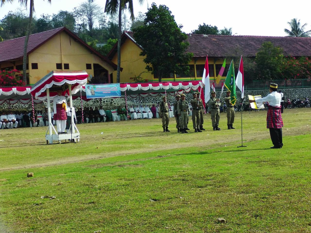Tipe Orang Saat Upacara Bendera Tipe Orang Saat Upacara Bendera