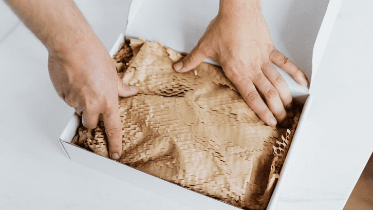 Tradisi saling menyiapkan hadiah untuk mengucapkan selamat. (Foto: Karolina Grabowska/Pexels)