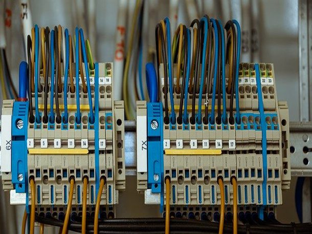 Kabel listrik merupakan media untuk menghantarkan arus listrik. (Foto: Pixabay)