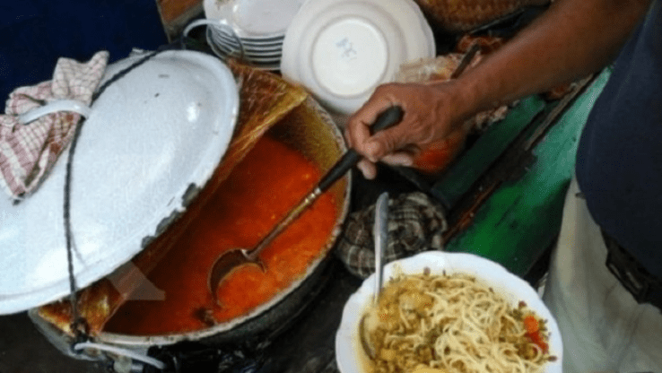 1. Kuliner Pasar Lama Tangerang: Laksa Benteng