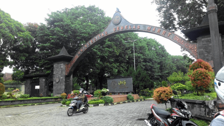 1. Universitas di Solo: Universitas Sebelas Maret 1. Universitas di Solo: Universitas Sebelas Maret