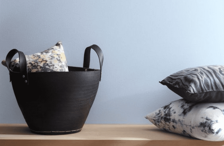 Warna biru misty, atau biru muda keabuan yang menenangkan. Warna biru misty, atau biru muda keabuan yang menenangkan.