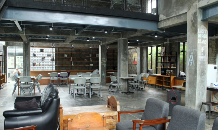 Antologi Collaborative Space Jogja menawarkan ruang kerja yang luas dan bersih.
