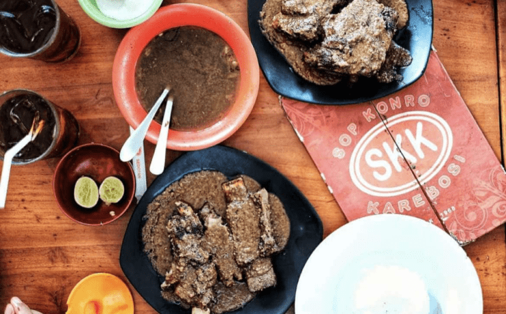 3. Kuliner Makassar: Konro Karebosi