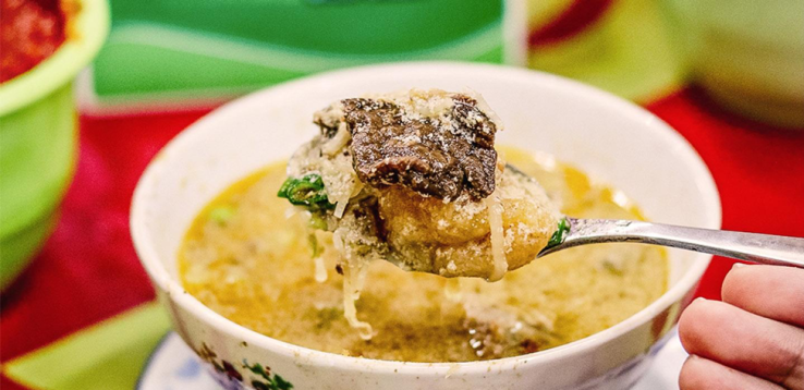 6. Kuliner Makassar: Sop Saudara Irian