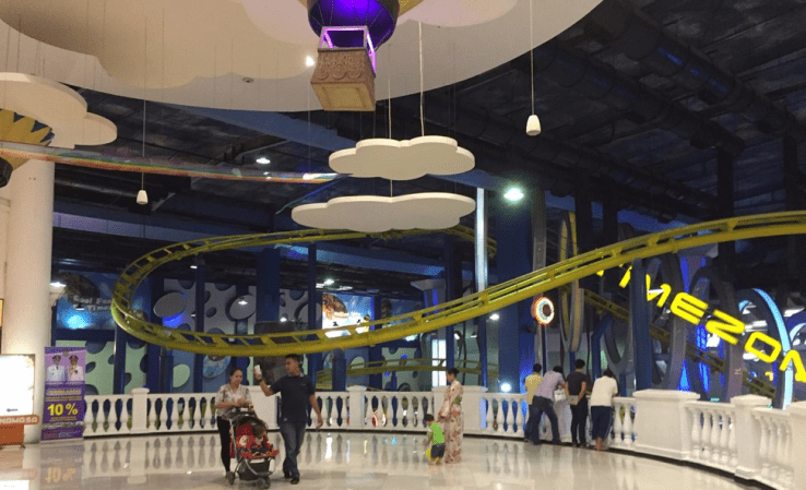 Supermal Karawaci, mall di Tangerang yang punya tempat hiburan Timezone terbesar di Asia Tenggara. Supermal Karawaci, mall di Tangerang yang punya tempat hiburan Timezone terbesar di Asia Tenggara.