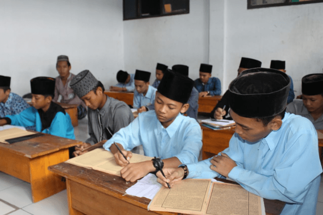 8. Pesantren di Tangerang: Al Ikhlas (Gratis)