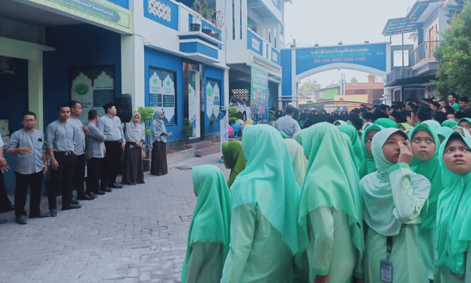 9. Pesantren di Tangerang: Syahida