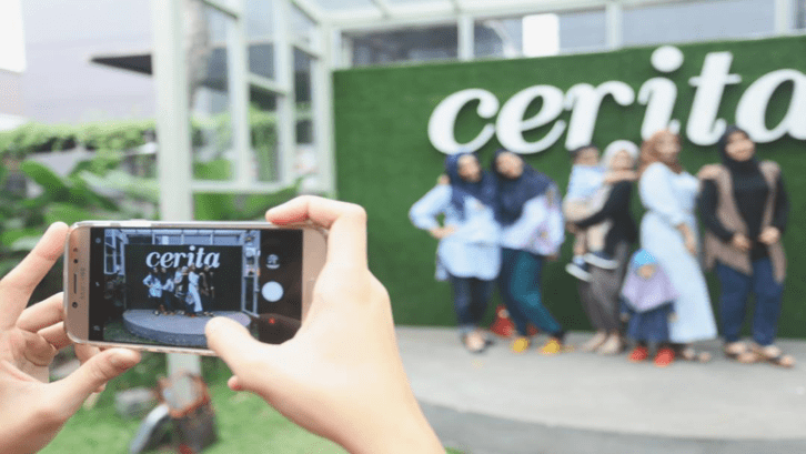 Banyk spot Instagramable yang asyik buat bikin konten media sosial. (Foto: Akun IG @ceritacafe)