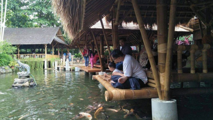 1. Tempat Buka Puasa di Depok: Gubug Makan Mang Engking, Cita Rasa khas Sunda