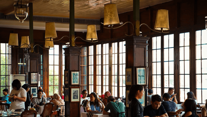 Tempat buka puasa di Jakarta Barat Cafe Batavia menawarkan cita rasa dan suasana Kota Tua yang melegenda. (Foto: detik.com)