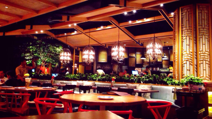 Seroeni, tempat buka puasa di Jakarta Barat, menyajikan suasana makan yang asri dan tenang. (foto: zomato.com)