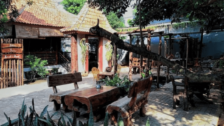 10. Tempat Buka Puasa di Jakarta Timur: Teras Rumah Nenek, Bertema Kebun