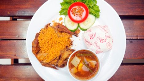2. Tempat Buka Puasa di Tangerang: Ayam Goreng Karawaci