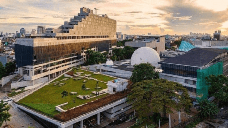 2. Tempat Jalan-Jalan di Jakarta: Pusat Kesenian Jakarta Taman Ismail Marzuki