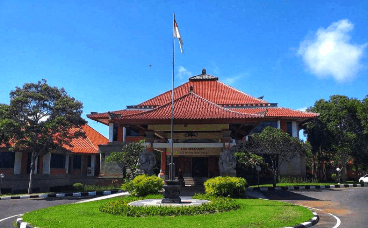 3. Universitas di Bali: Politeknik Pariwisata Bali