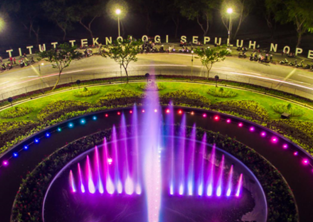 Suasana kampus Institut Teknologi Sepuluh Nopember di malam hari.