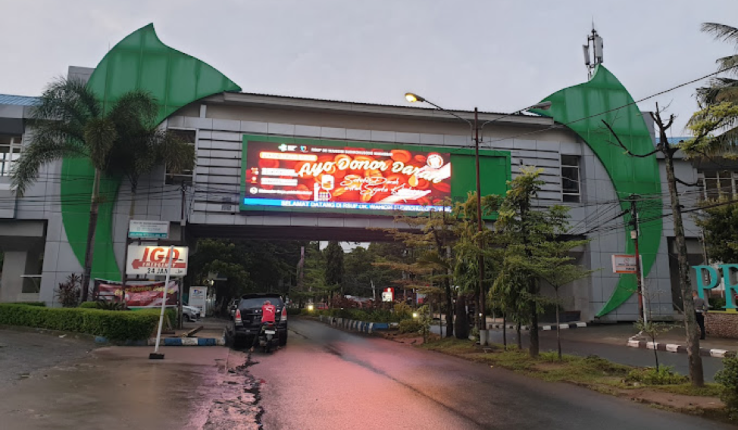 1. Rumah Sakit di Makassar: RSUP Wahidin Sudirohusodo