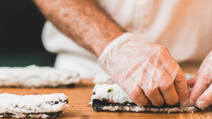 Ada banyak sekali bisnis kuliner yang bisa Anda coba jalani sendiri. (Foto: Pixabay - Free-Photos)