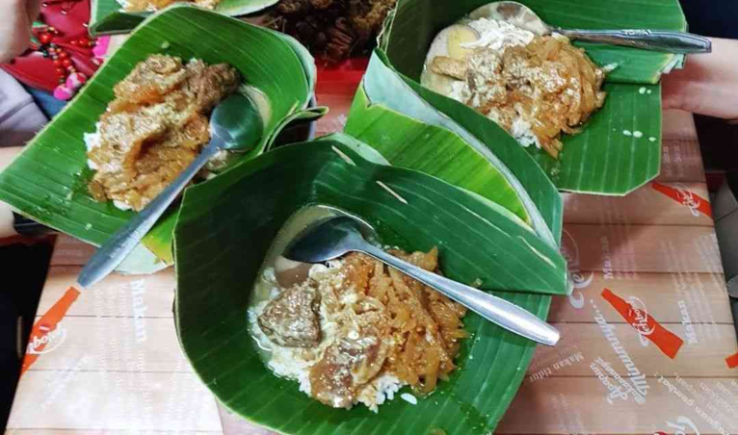 3. Kuliner Malam Semarang: Nasi Ayam Bu Wido