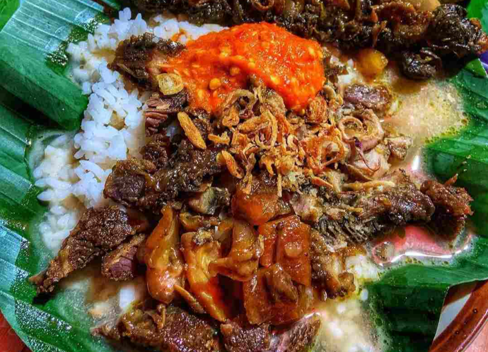 10. Kuliner Malam Semarang: Nasi Gandul Pak Subur