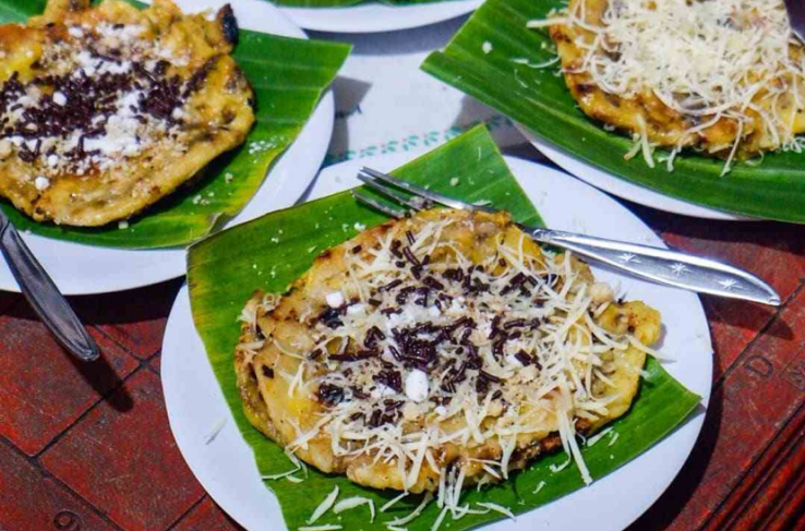 11. Kuliner Malam Semarang: Pisang Plenet Pak Yuli