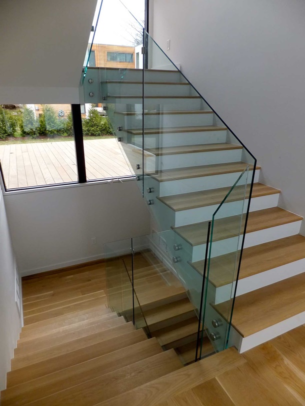 Railing Tangga Minimalis Unik dari Kaca Railing Tangga Minimalis Unik dari Kaca