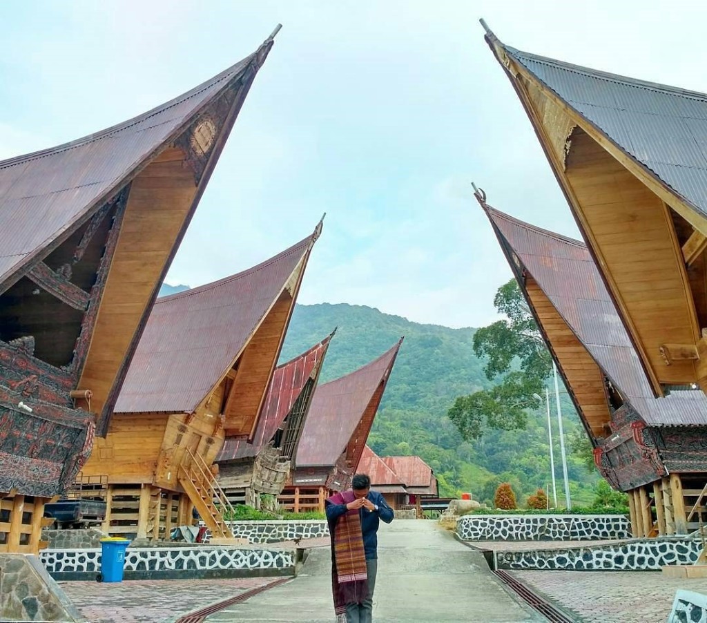 Rumah Adat Sumatera Utara: Bolon Rumah Adat Sumatera Utara: Bolon