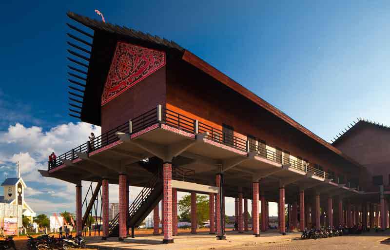 Rumah Adat Kalimantan Barat: Panjang Rumah Adat Kalimantan Barat: Panjang