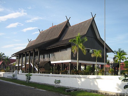 Rumah Adat Kalimantan Tengah: Betang Rumah Adat Kalimantan Tengah: Betang