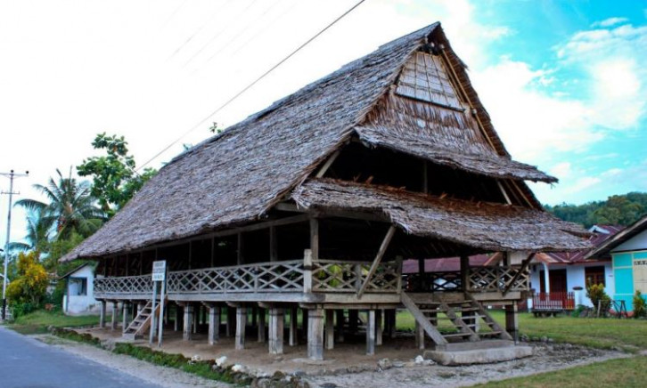 Rumah Adat Maluku: Rumah Baileo Rumah Adat Maluku: Rumah Baileo