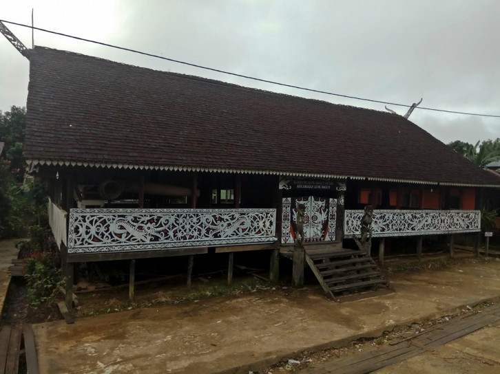 Rumah Adat Kalimantan Timur: Rumah Lamin Rumah Adat Kalimantan Timur: Rumah Lamin