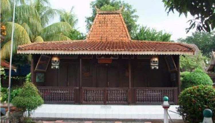 Rumah Adat Jawa Timur: Joglo Situbondo Rumah Adat Jawa Timur: Joglo Situbondo