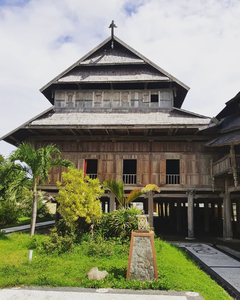 Rumah Adat NTB: Dalam Loka Rumah Adat NTB: Dalam Loka