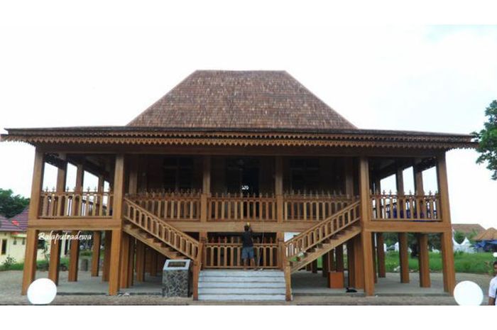 Rumah Adat Sumatera Selatan: Limas Rumah Adat Sumatera Selatan: Limas