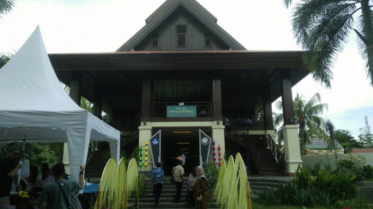 Rumah Adat Gorontalo: Rumah Dulohupa Rumah Adat Gorontalo: Rumah Dulohupa
