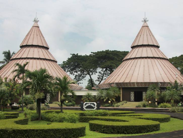 Rumah Adat Papua: Kariwari Rumah Adat Papua: Kariwari