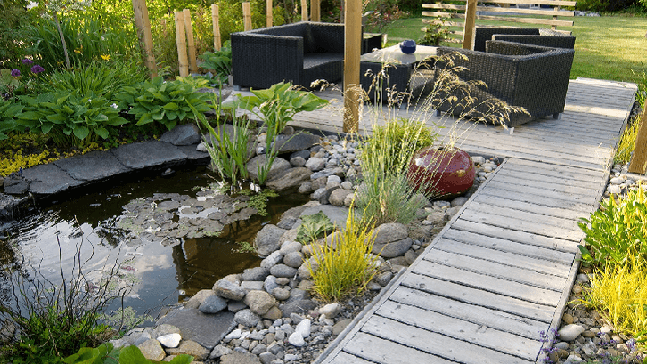 Patio bisa jadi tempat bersantai. (Foto: Eirasophie/martastewart.com)