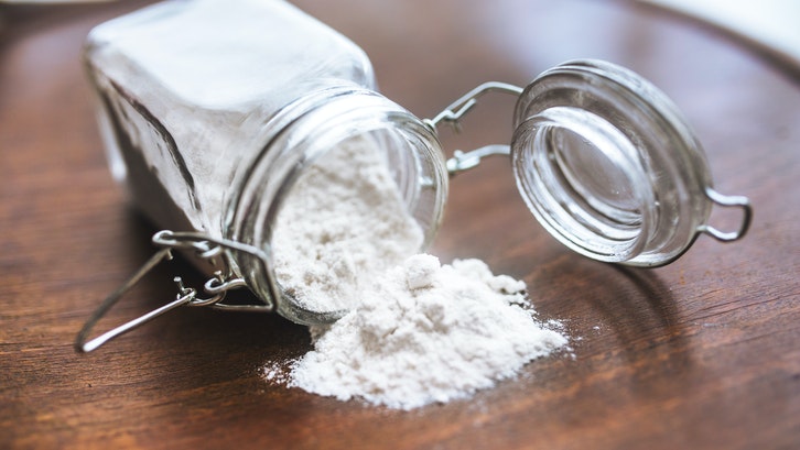 Campuran baking soda dan cuka dapat membantu mengatasi saluran air yang mampet. (Foto: Pexels)