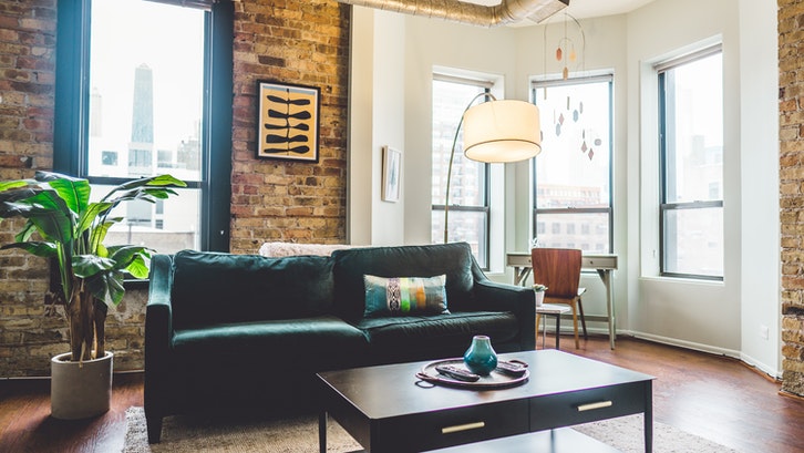 Desain ruang keluarga dengan konsep loft(Foto: Pexels - Chait Goli)