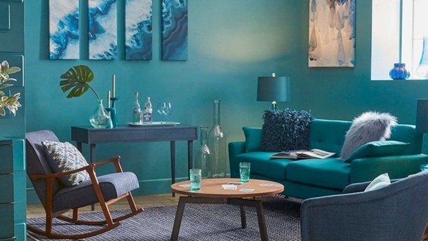 Desain ruang tamu minimalis dominasi warna dominan. (Sumber: Pexels.com)