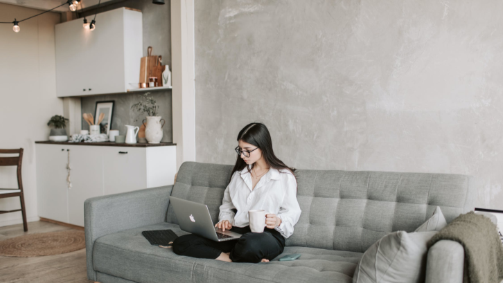 Desain ruang tamu minimalis konsep gaya New York. (Sumber: Pexels.com)