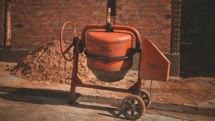 Setiap jenis semen memiliki sifat dan kegunaan yang berbeda tergantung bahan komposisinya. (Foto: Pexels-Lucas)