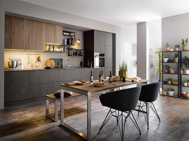 Warna monokrom gelap masih sejalan dengan konsep kitchen set minimalis. (Foto: inspireddesignkitchens.com)