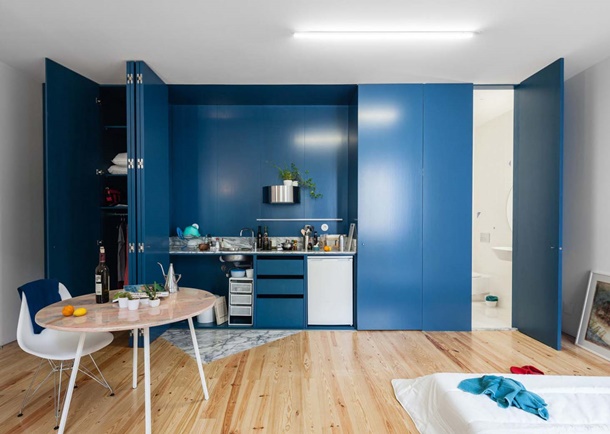 Kitchen set ini cocok untuk yang punya lahan sempit. (Foto: remodelista.com)