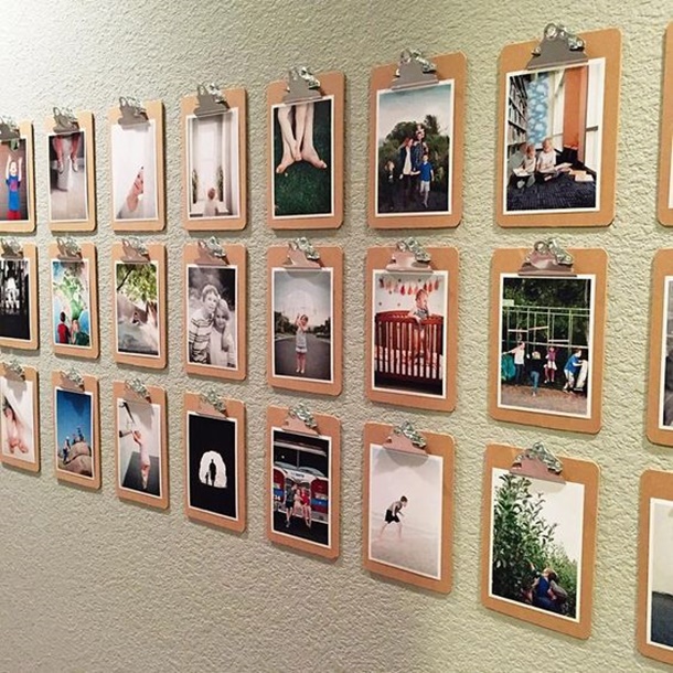 Meski terbuat dari bahan sederhana, dinding rumah bagaikan galeri seni (Foto: Pinterest)