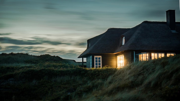 Anda perlu mengetahui biaya tambah daya listrik sesuai pemakaian di rumah. (Foto:Pexels)