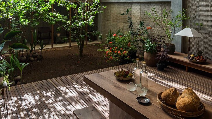 Konsep taman belakang rumah minimalis semi terbuka, membuat penampilan hunian Anda tidak biasa.(Foto: Curbed.com)