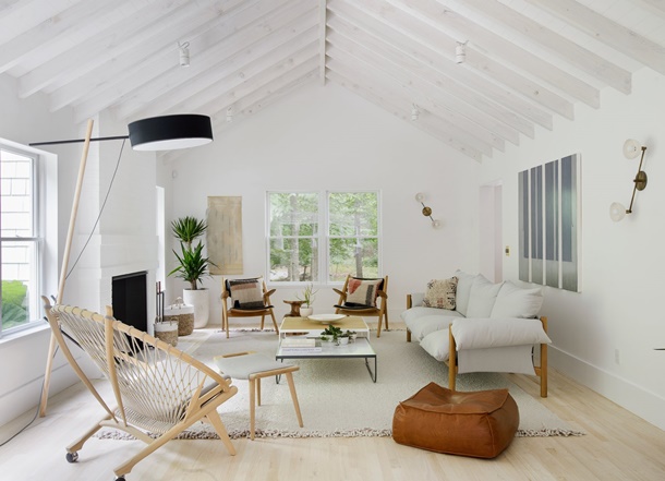 Pangkas plafon pada rumah minimalis sederhana untuk ilusi rumah yang terlihat lebih mewah. (Foto: Dwell.com)