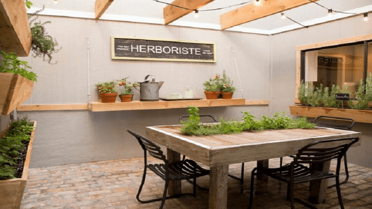 Tanaman herbal jadi aksen menarik. (Foto: HGTV)